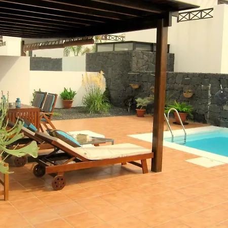 Playa Blanca .2 Ferienzimmer Mit Privaten Pool Terasse Balkon Und Garten Privatunterkunft Playa Blanca (Lanzarote)