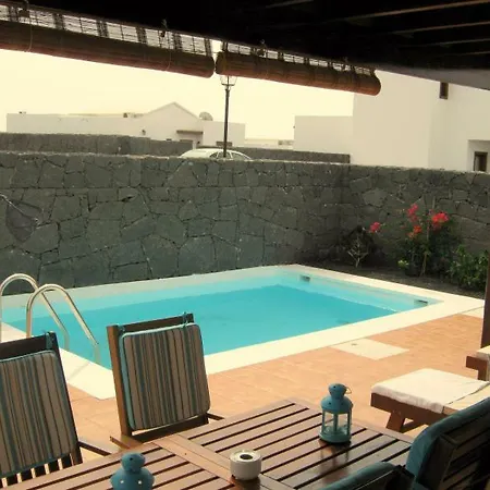 Homestay Playa Blanca .2 Ferienzimmer Mit Privaten Pool Terasse Balkon Und Garten